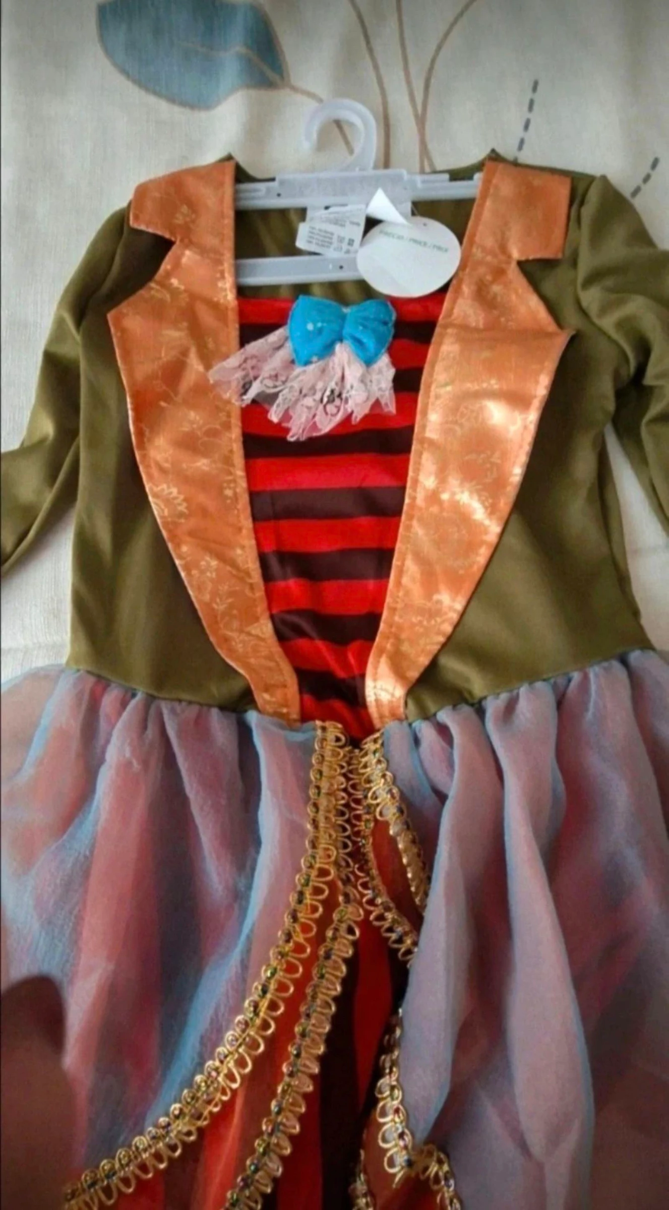 Disfraz de niña "Sombrerera Loca" talla 7-9, mas peluca – photo 5